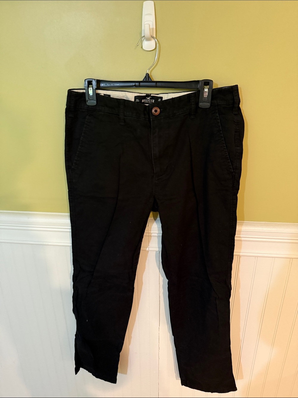 Hollister Men’s Size 32W x 32L Black Slim Chino Pants